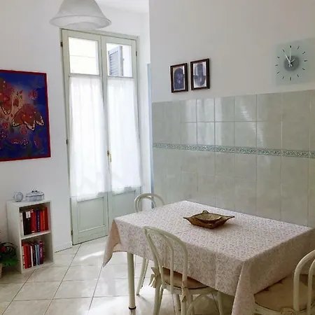 Bilocale Centrale Con Garage Privato Daire Alba (Piedmont)