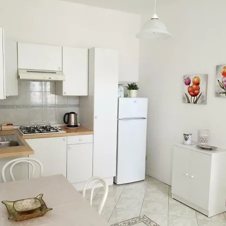 Bilocale Centrale Con Garage Privato Daire Alba (Piedmont)